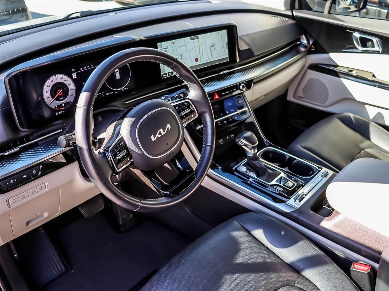 2023 Kia Carnival SX Photo