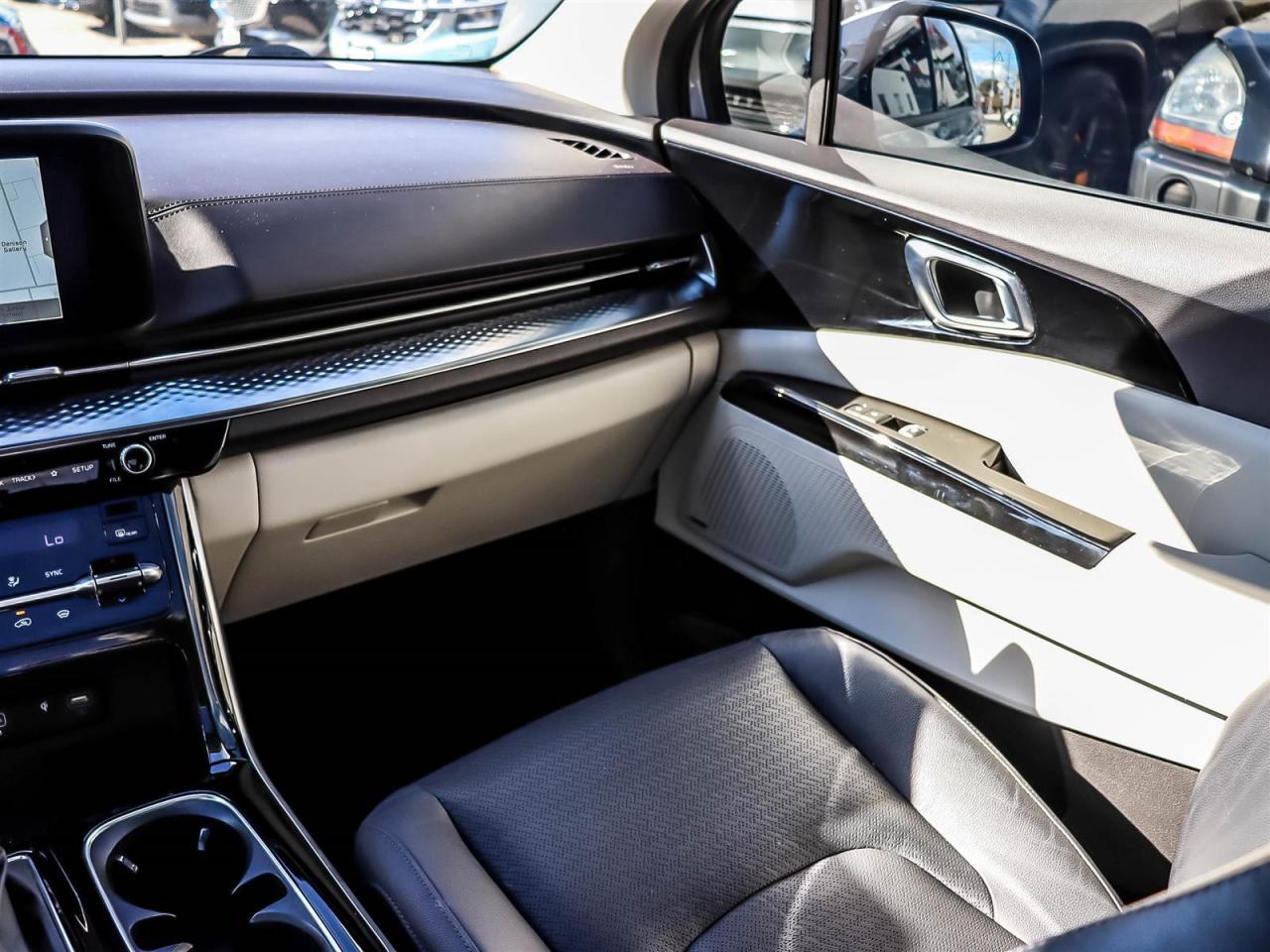 2023 Kia Carnival SX Photo