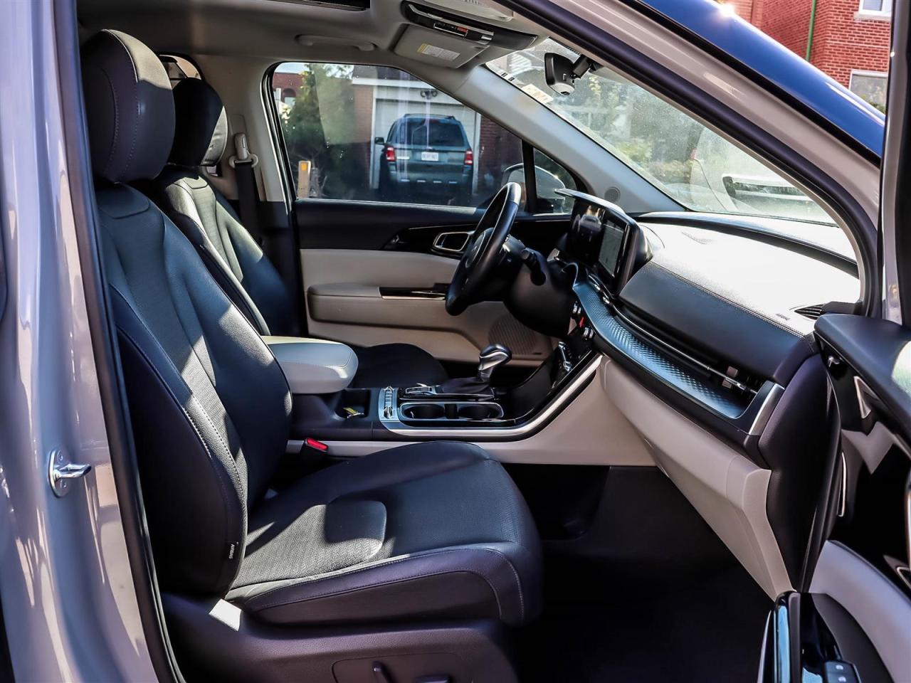 2023 Kia Carnival SX Photo