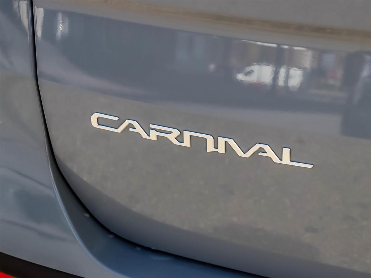 2023 Kia Carnival SX Photo