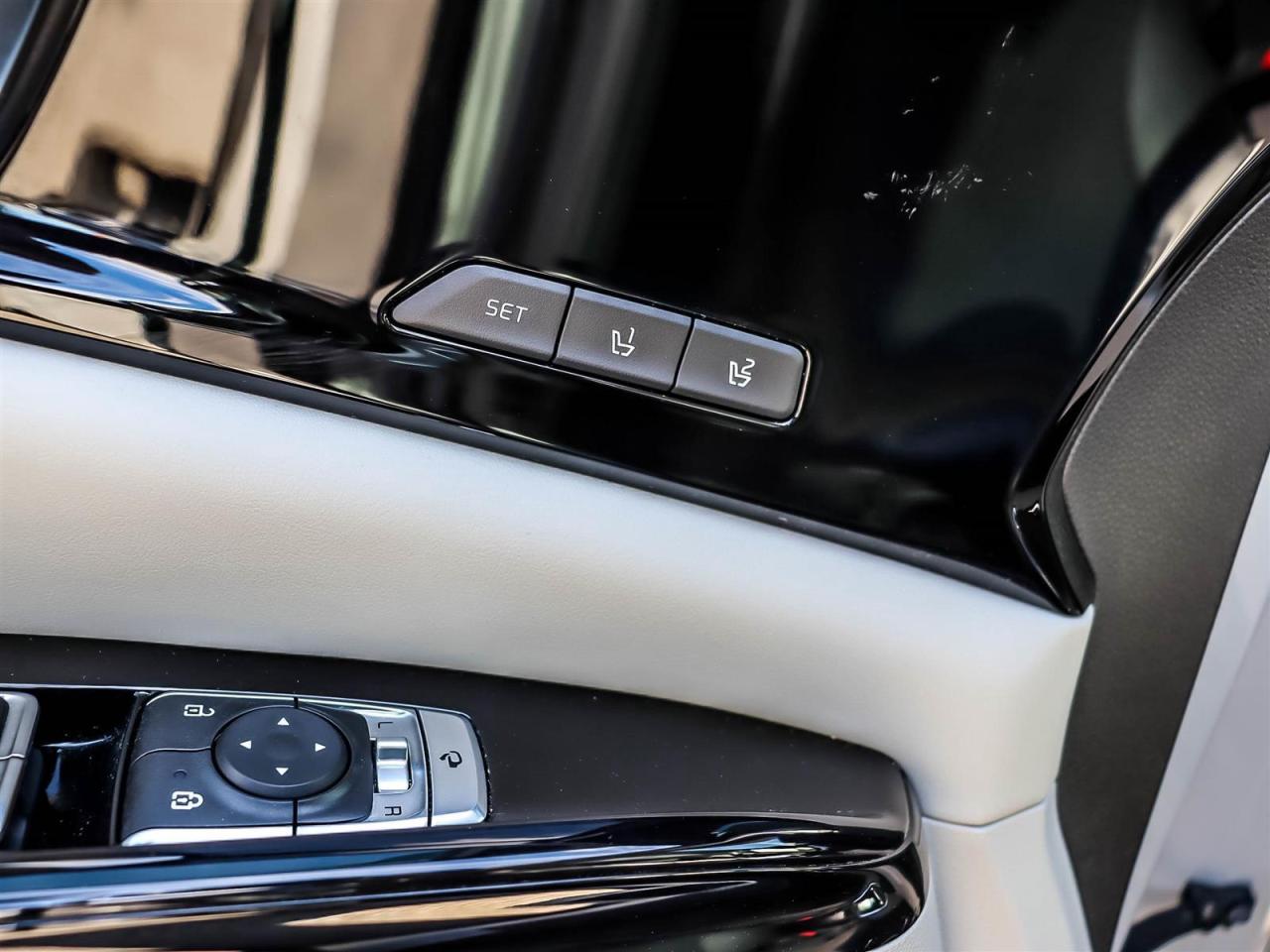 2023 Kia Carnival SX Photo