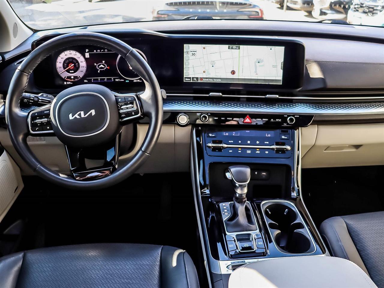 2023 Kia Carnival SX Photo