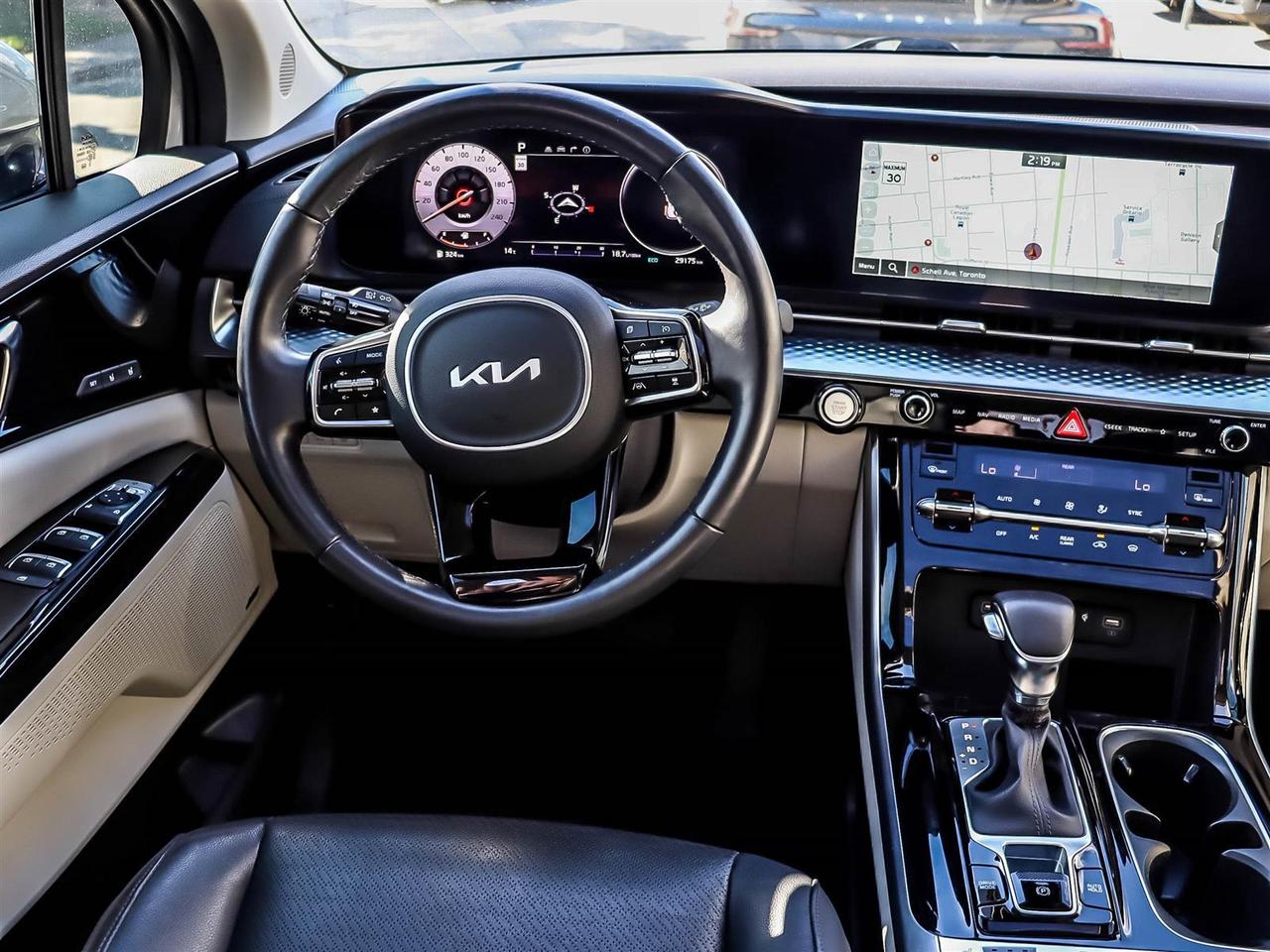 2023 Kia Carnival SX Photo