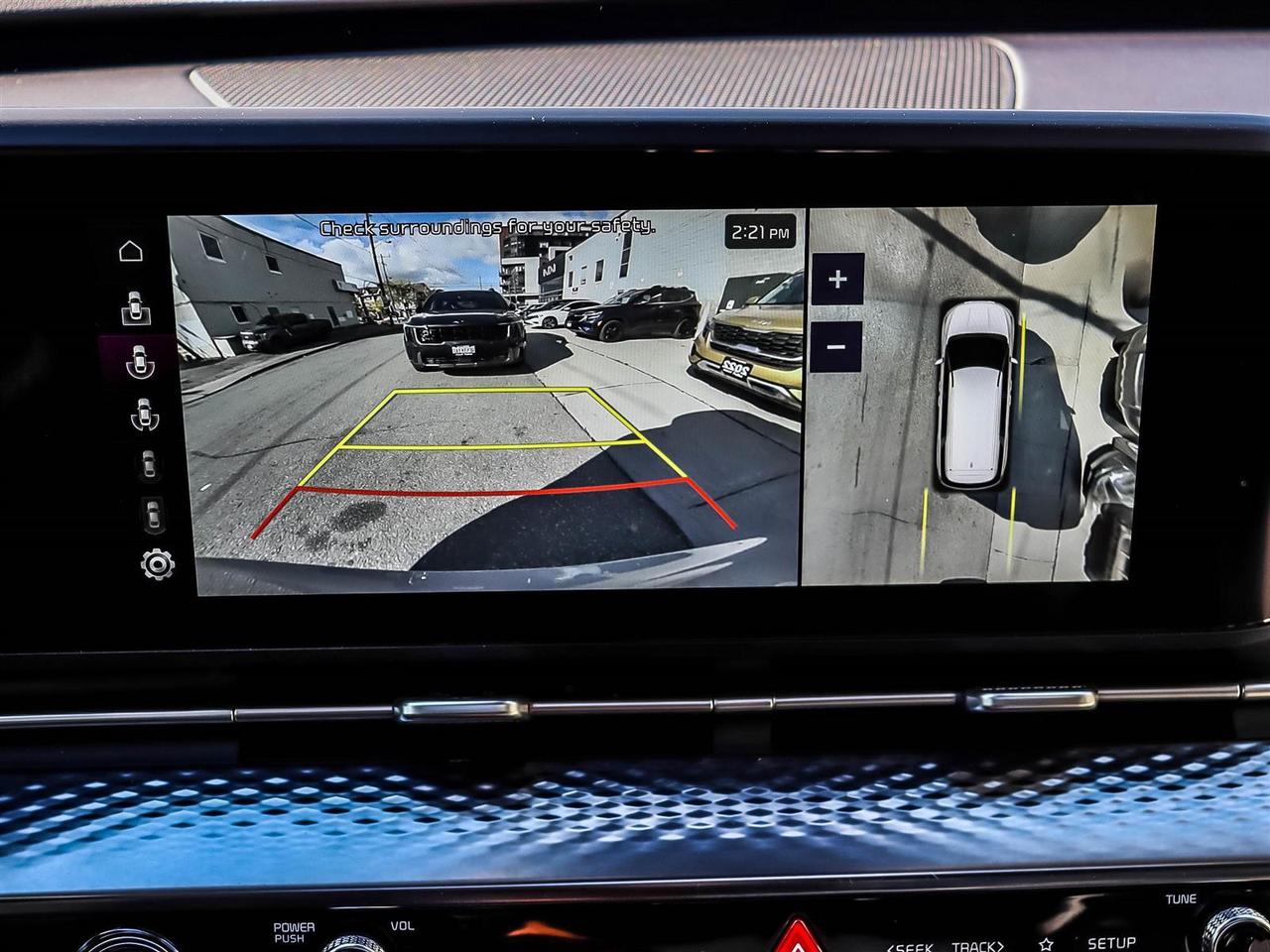 2023 Kia Carnival SX Photo