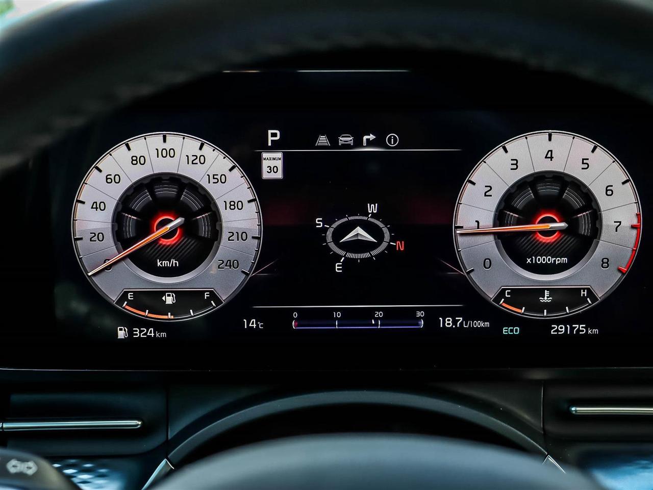 2023 Kia Carnival SX Photo