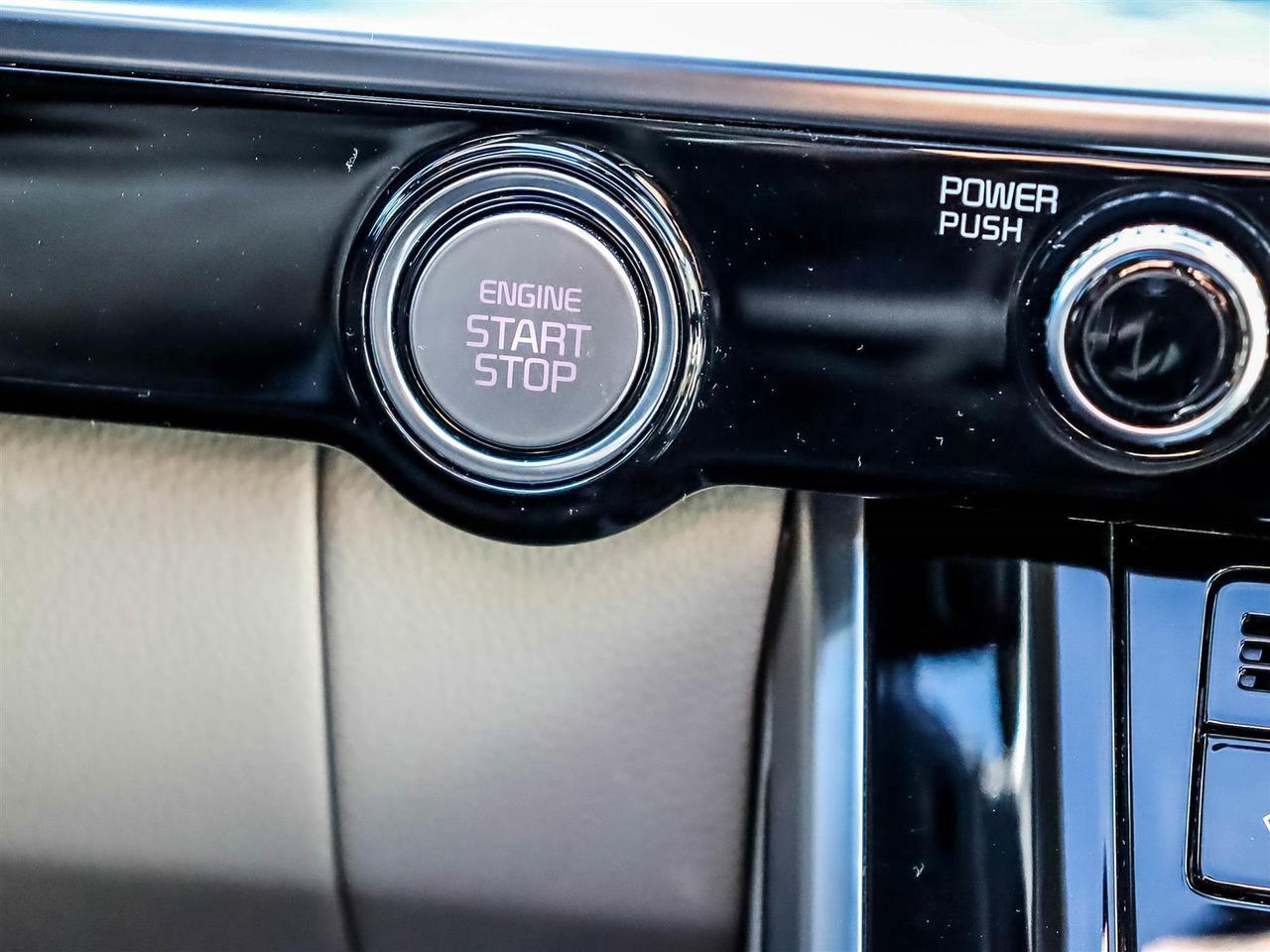 2023 Kia Carnival SX Photo