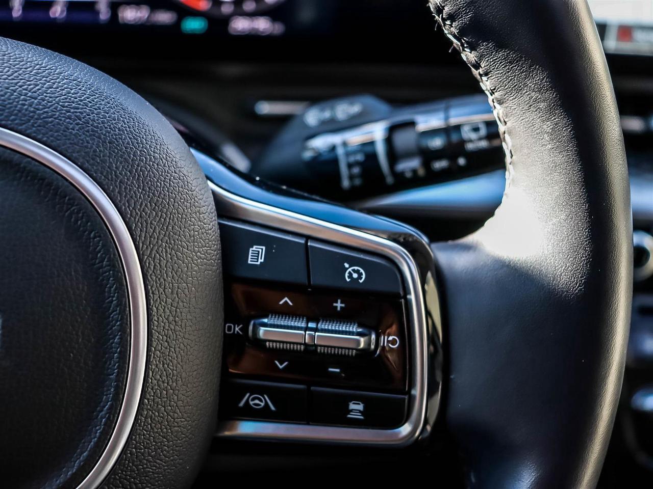 2023 Kia Carnival SX Photo