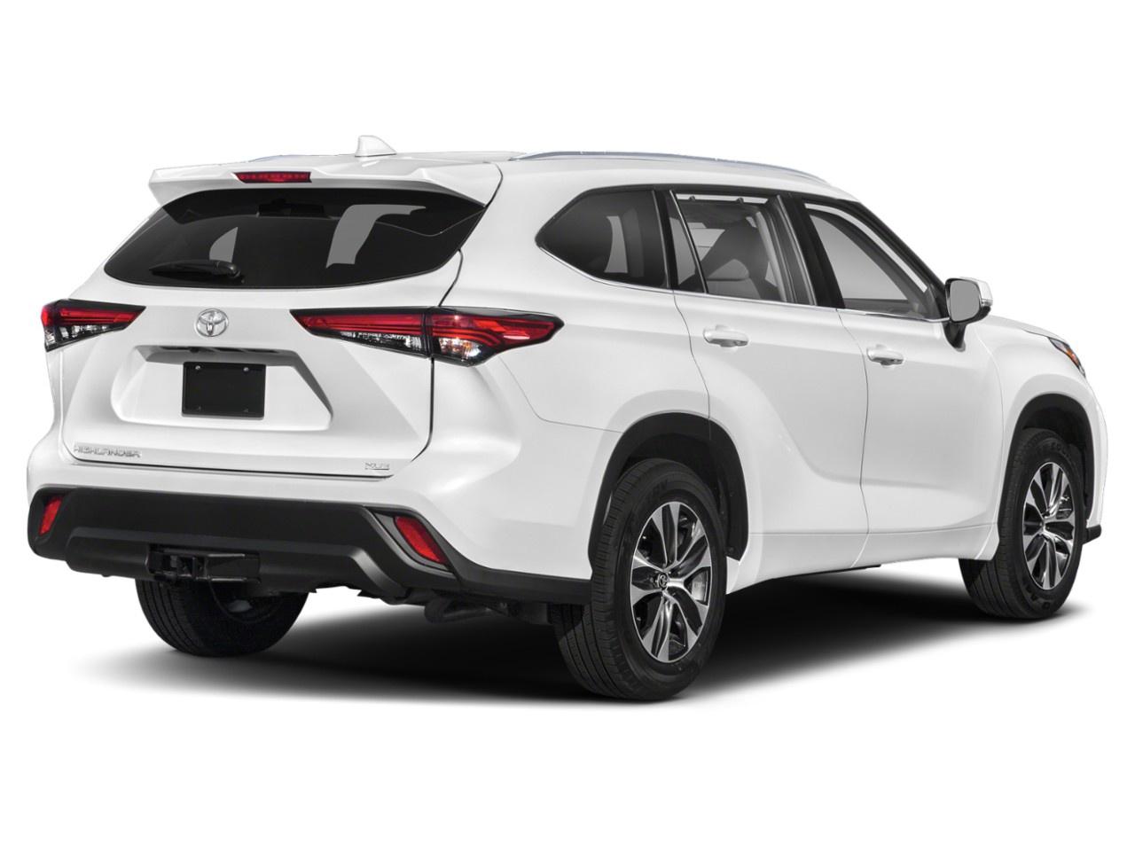 2022 Toyota Highlander XLE AWD Photo2