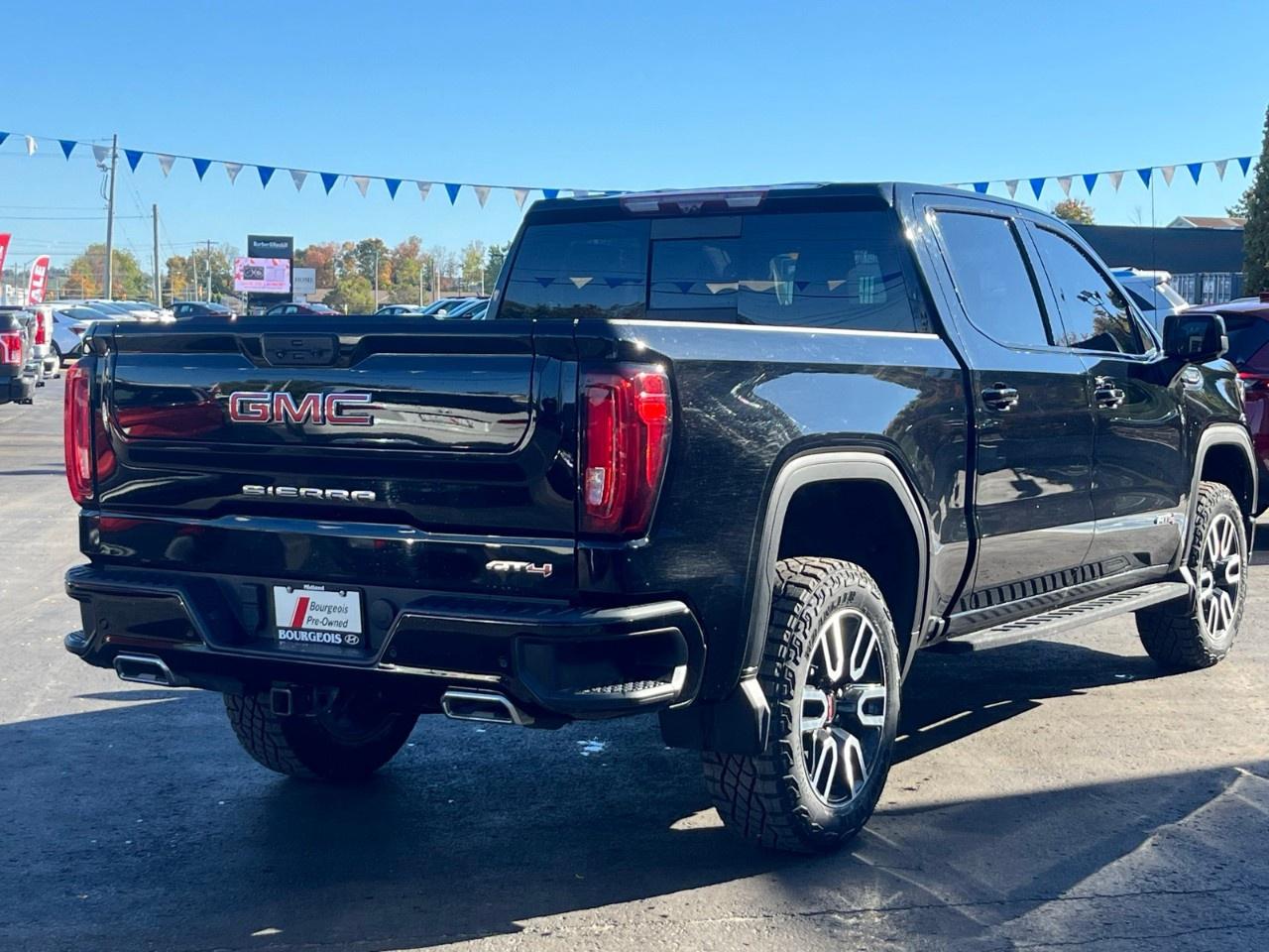 2022 GMC Sierra 1500 Crew Cab Short Box 4-Wheel Drive AT4 Photo