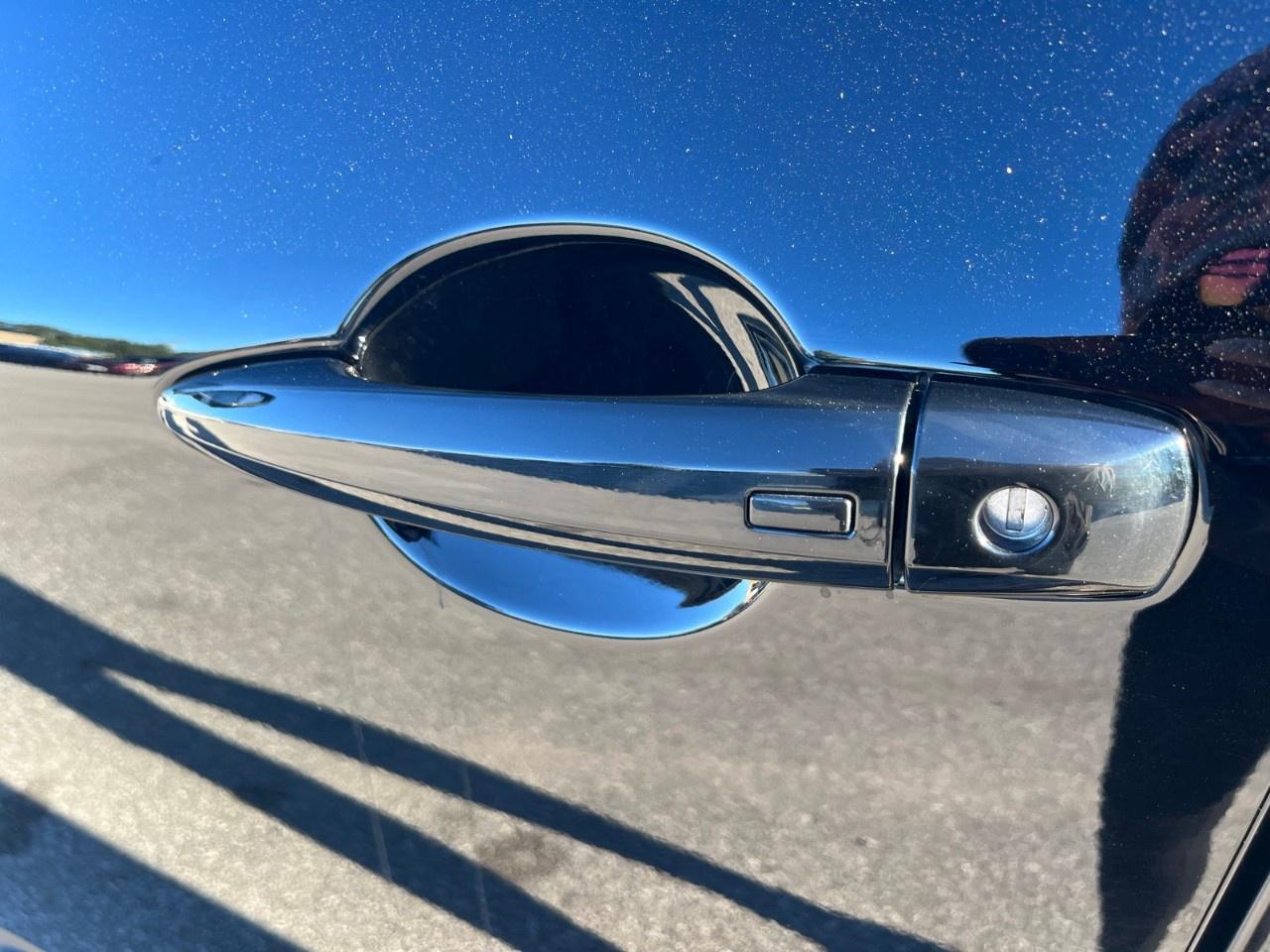 2023 Nissan Rogue AWD SV Photo3