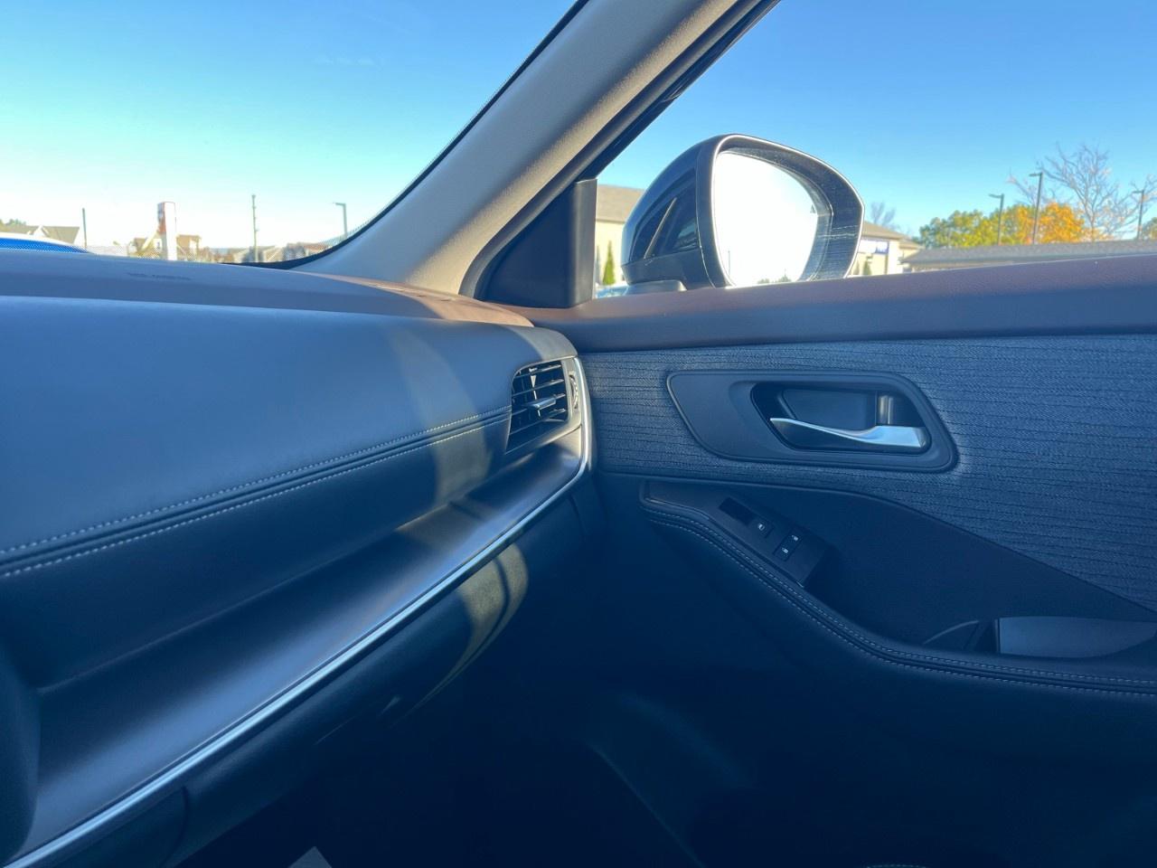 2023 Nissan Rogue AWD SV Photo