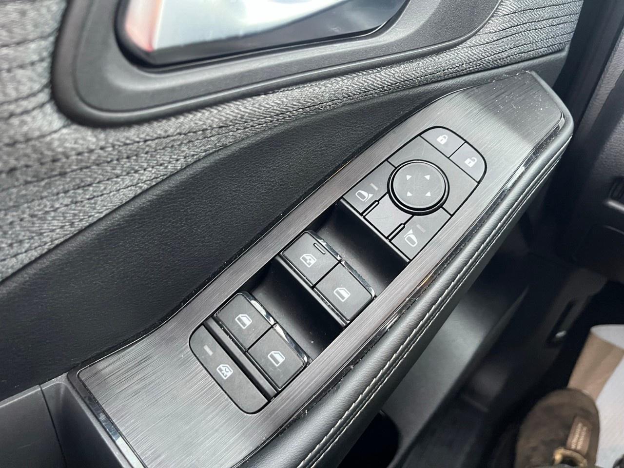 2023 Nissan Rogue AWD SV Photo