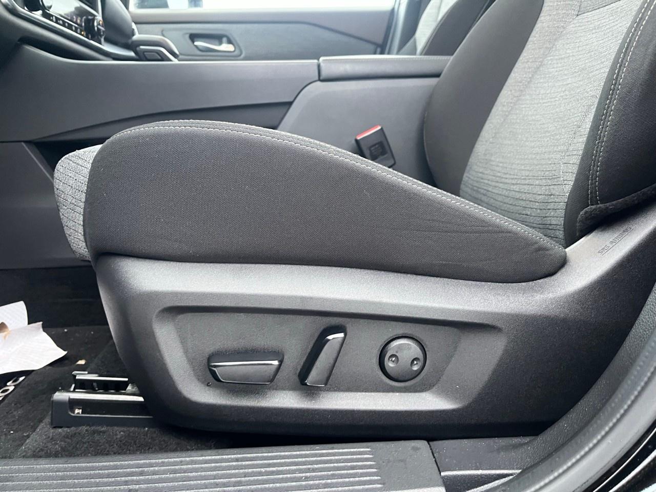 2023 Nissan Rogue AWD SV Photo