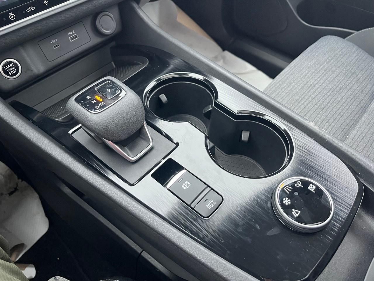 2023 Nissan Rogue AWD SV Photo