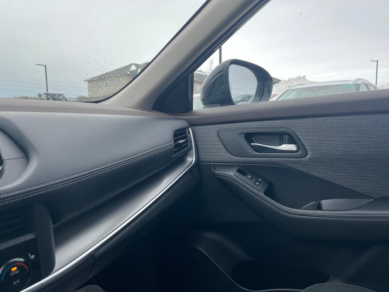 2023 Nissan Rogue AWD SV Photo