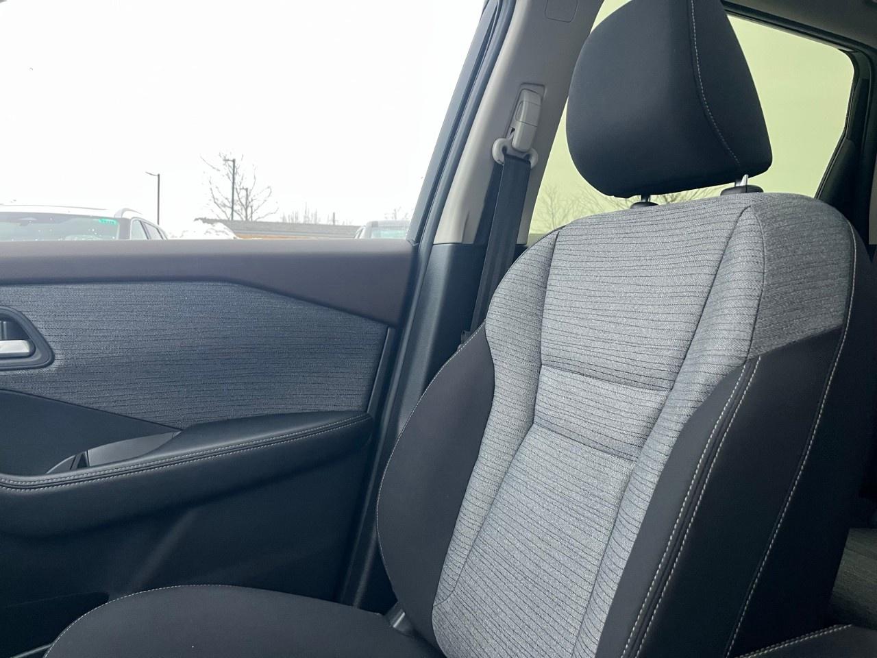 2023 Nissan Rogue AWD SV Photo