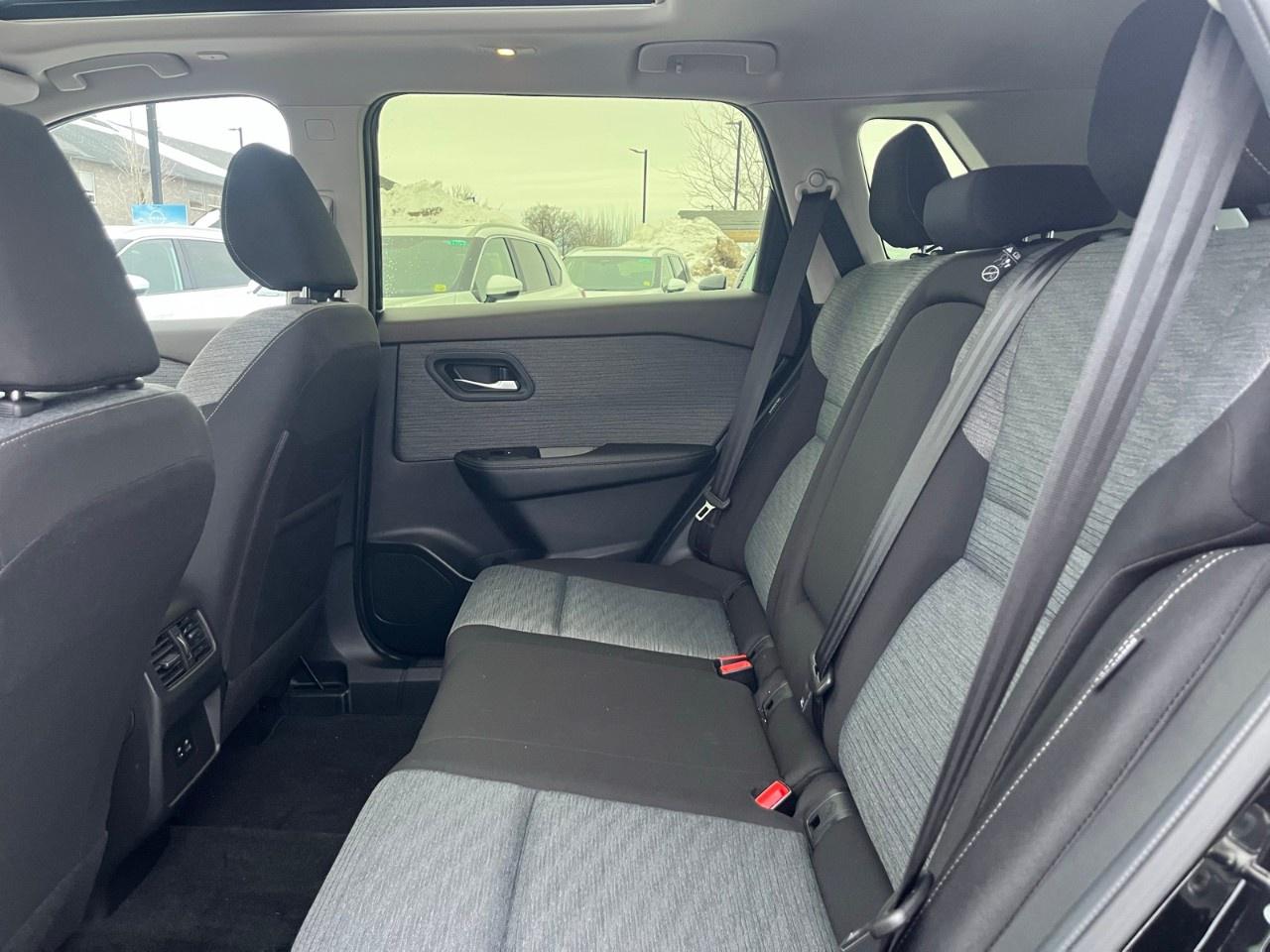 2023 Nissan Rogue AWD SV Photo