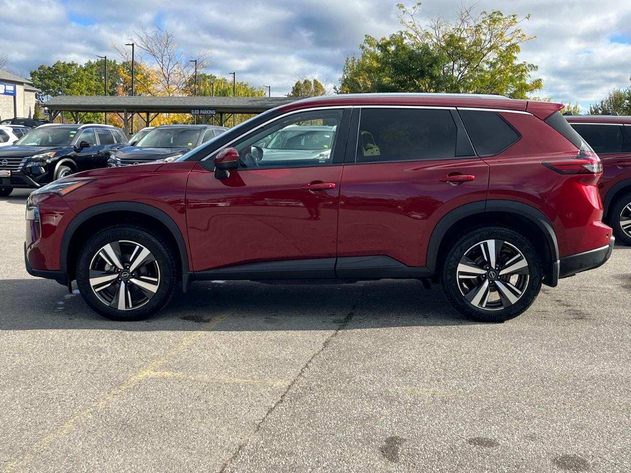 2024 Nissan Rogue AWD SV Moonroof Photo4