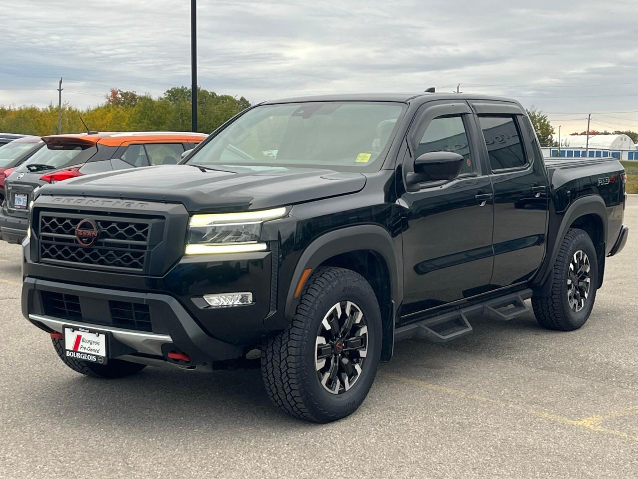 2022 Nissan Frontier Crew Cab PRO-4X Standard Bed 4x4 Photo2