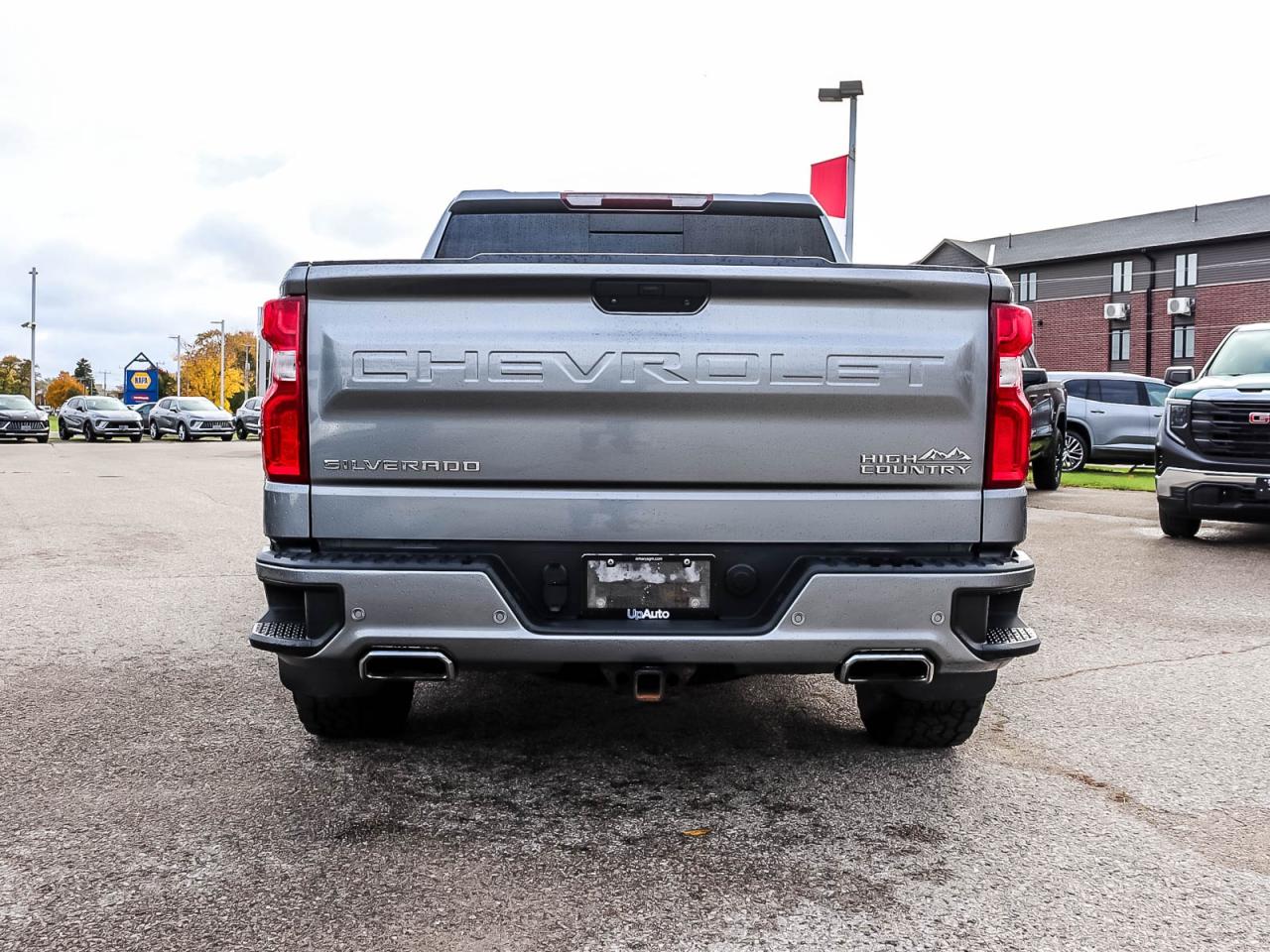 2020 Chevrolet Silverado 1500 High Country Photo3