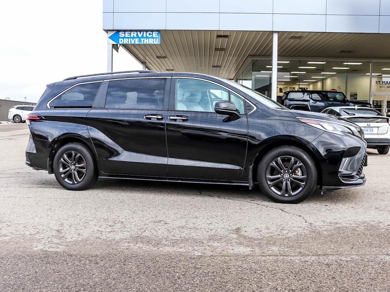 2024 Toyota Sienna XSE Photo2