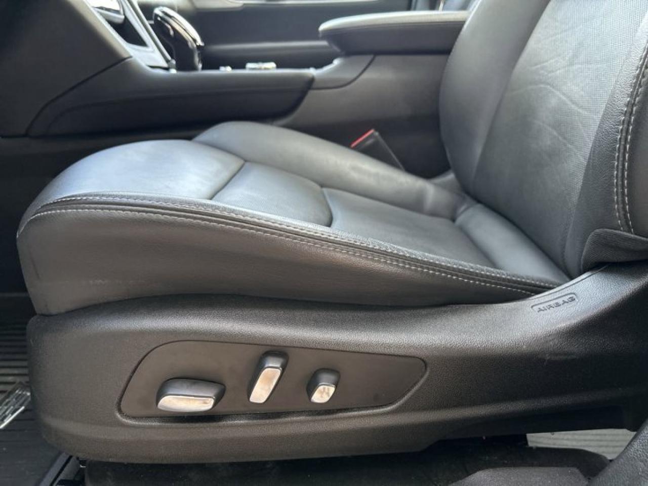 2024 Cadillac XT6 AWD Sport | 2nd Row Captain Seats | A/C Seats | Panoramic Roof Photo