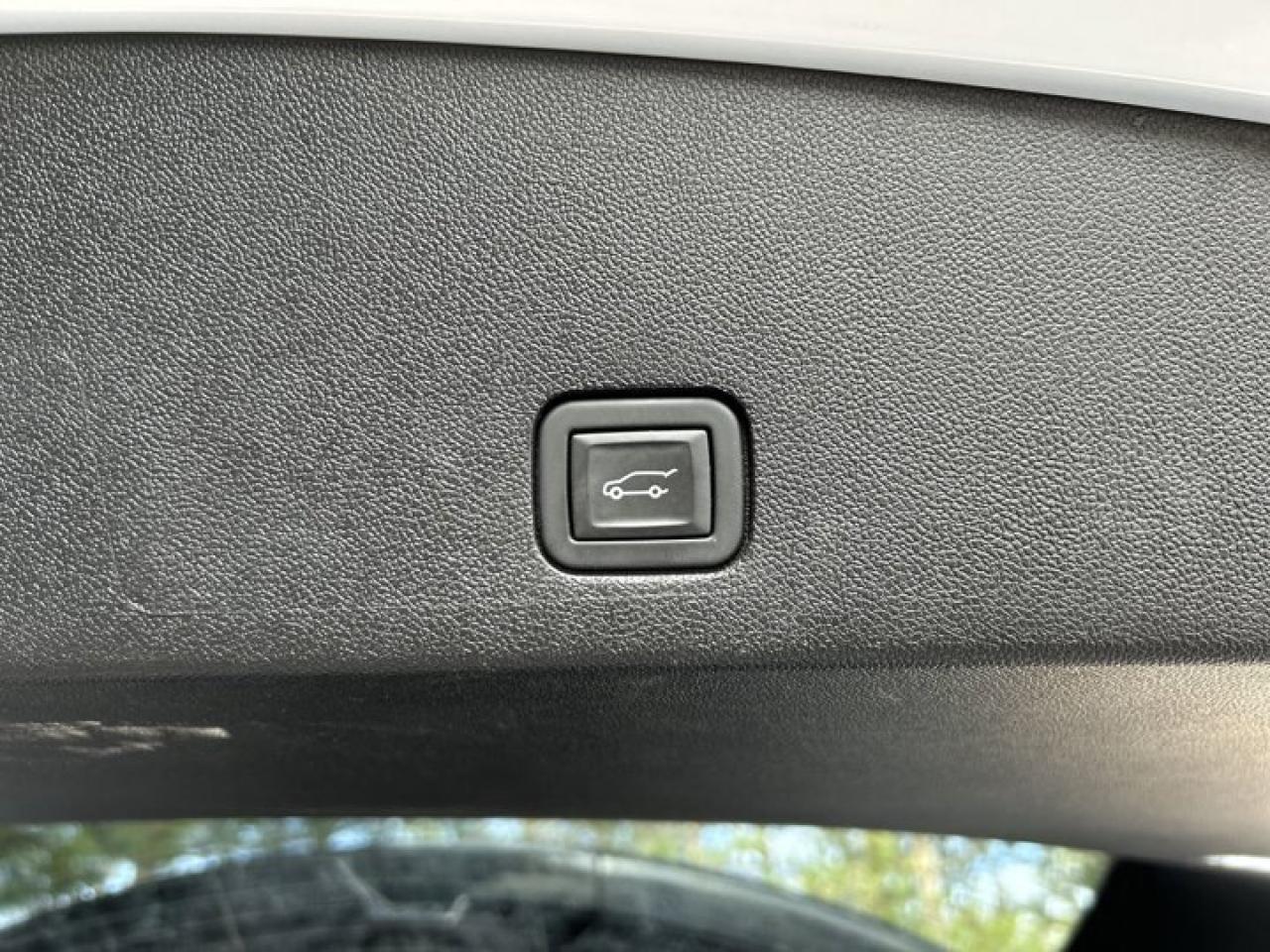 2024 Cadillac XT6 AWD Sport | 2nd Row Captain Seats | A/C Seats | Panoramic Roof Photo