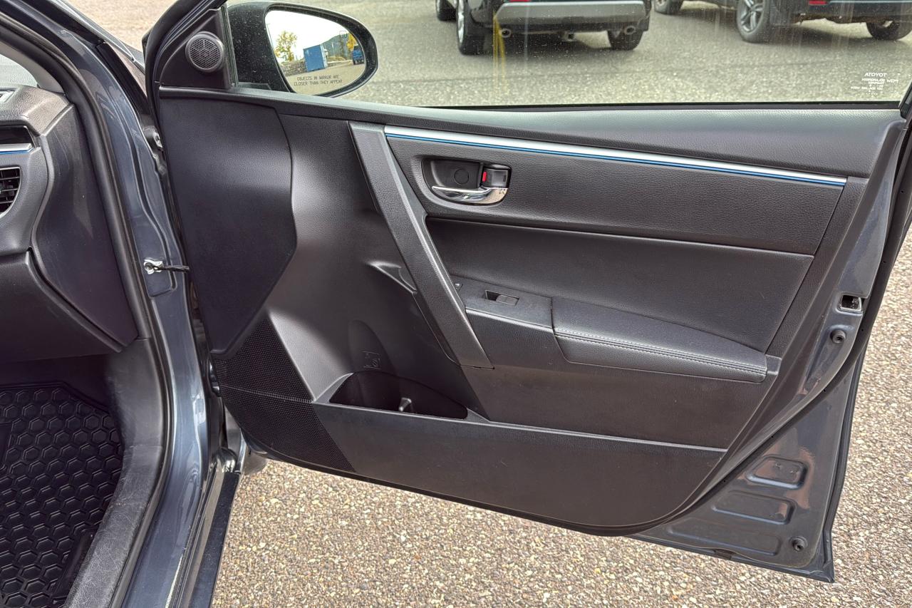 2016 Toyota Corolla LE Photo