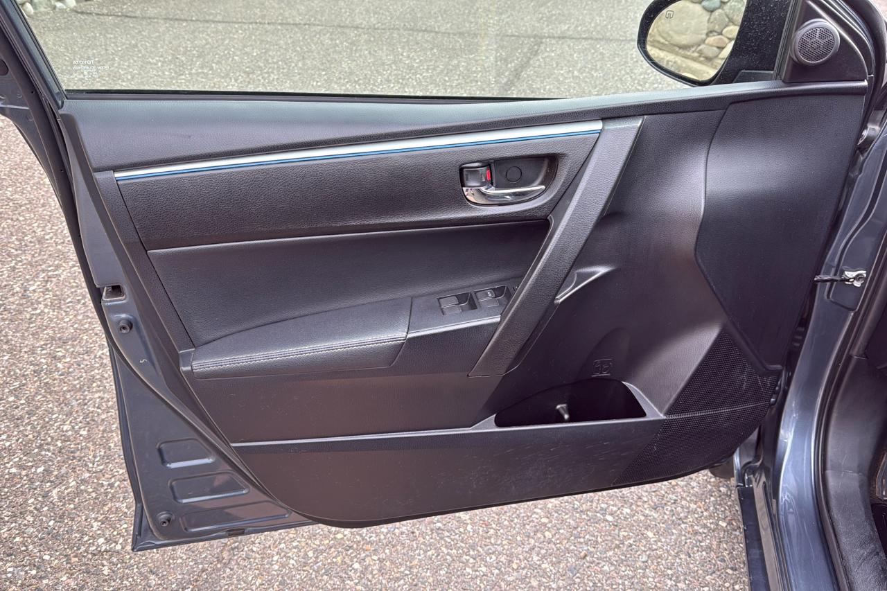 2016 Toyota Corolla LE Photo