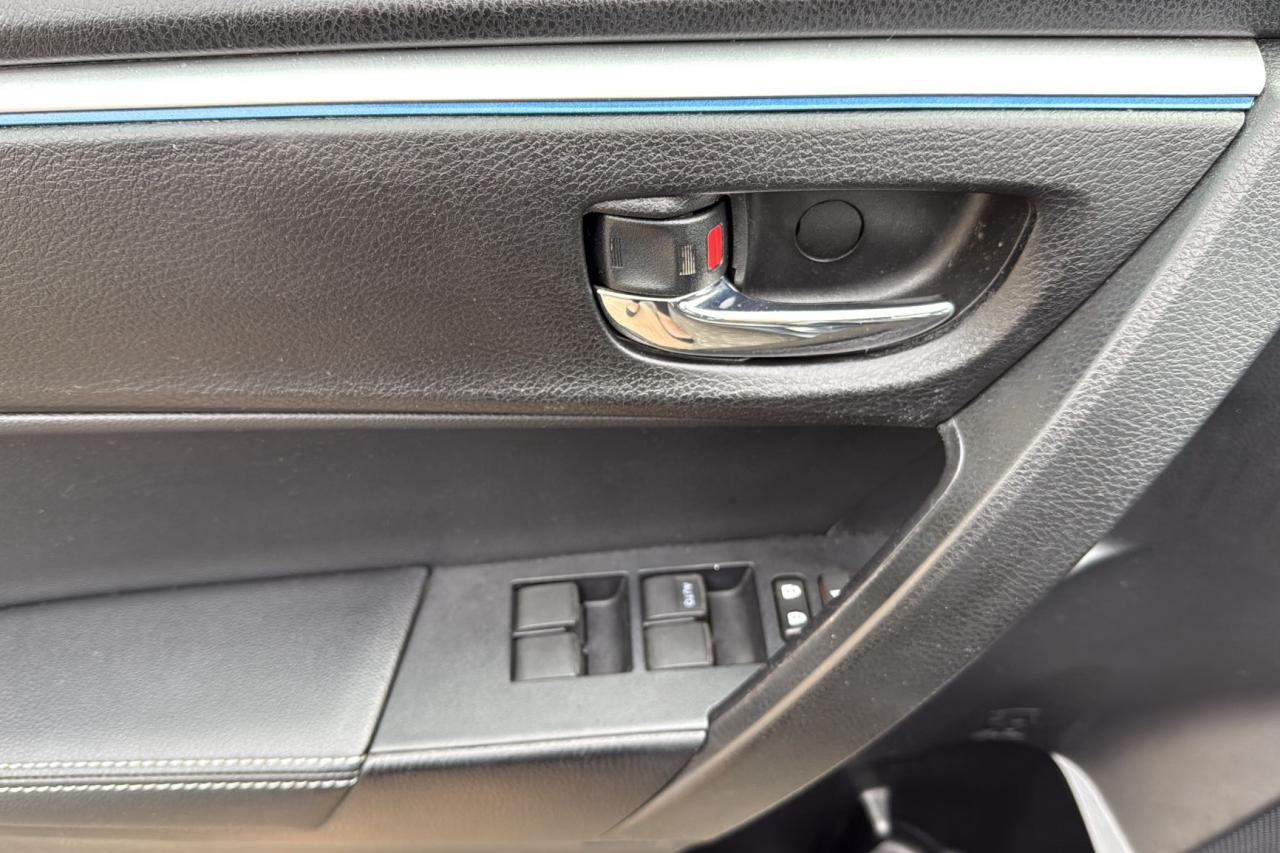 2016 Toyota Corolla LE Photo