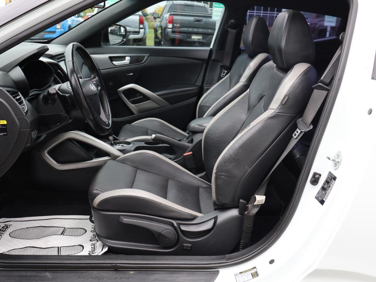 2016 Hyundai Veloster TURBO TECH CERTIFIED *ACCIDENT FREE* CAMERA NAV BLUETOOTH LEATHER HEATED SEATS SUNROOF CRUISE ALLOYS - Photo #14