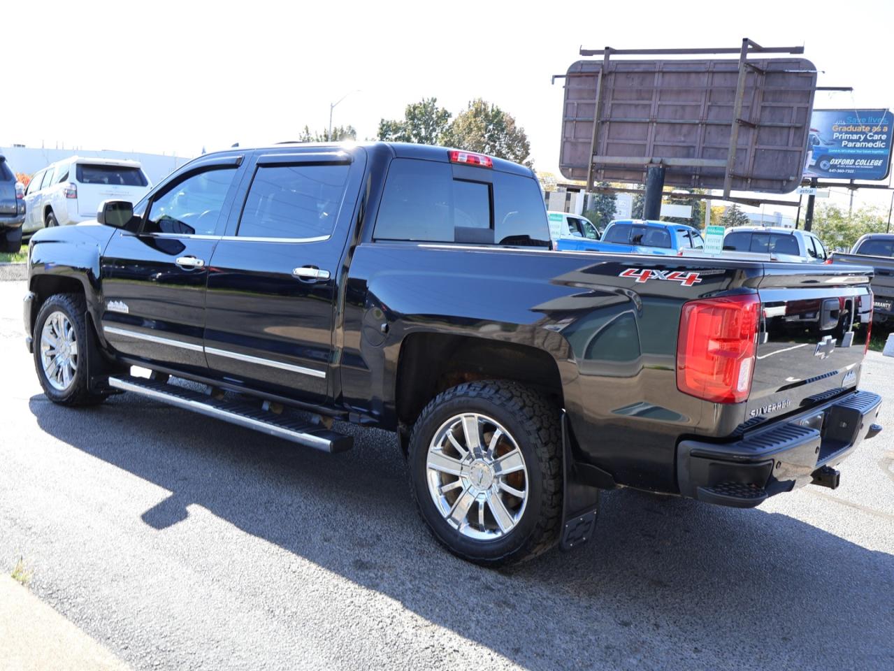 2017 Chevrolet Silverado 1500 V8 HIGH COUNTRY CREW 4WD CERTIFIED *CHEVY MAINTAIN* CAMERA NAV BLUETOOTH LEATHER HEATED SEATS SUNROOF CRUISE ALLOYS - Photo #4
