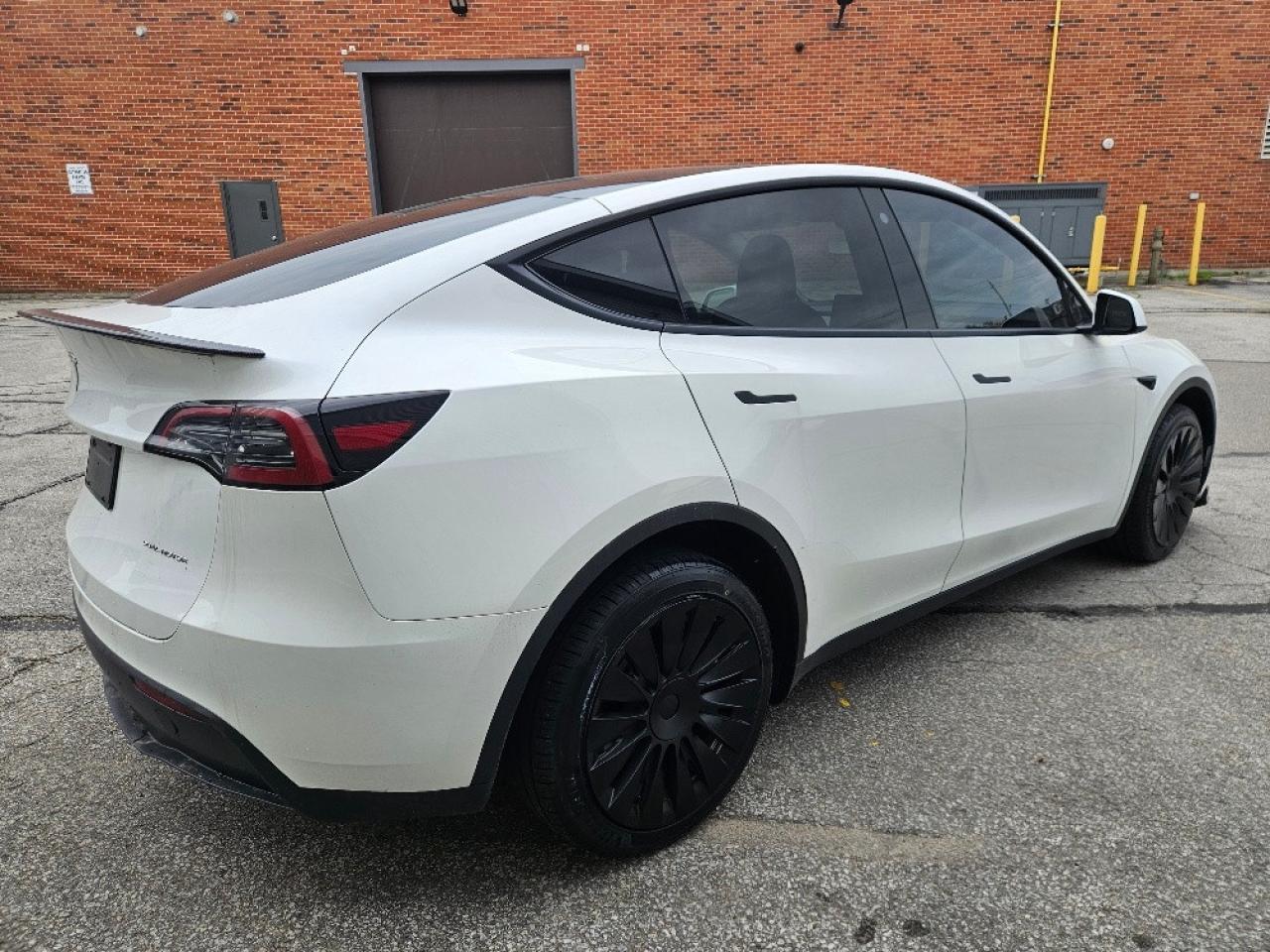 2023 Tesla Model Y LONG RANGE AWD-DUAL MOTOR-CERTIFIED Photo4