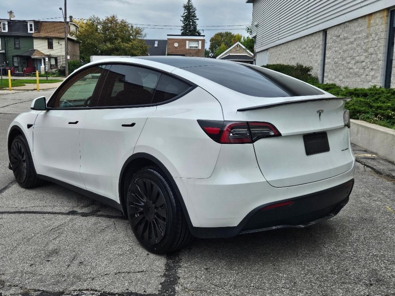 2023 Tesla Model Y LONG RANGE AWD-DUAL MOTOR-CERTIFIED Photo2