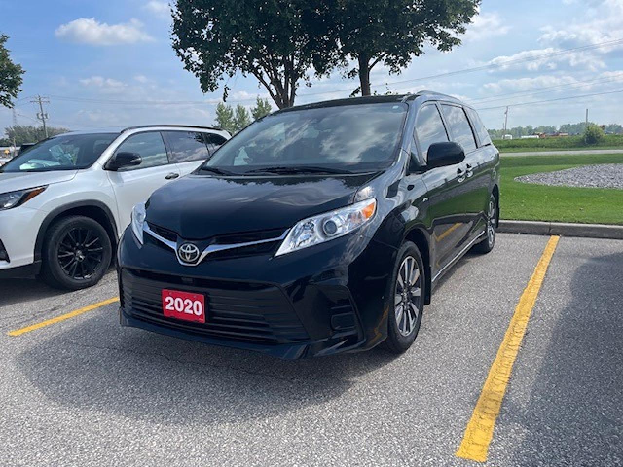 2020 Toyota Sienna LE AWD Photo