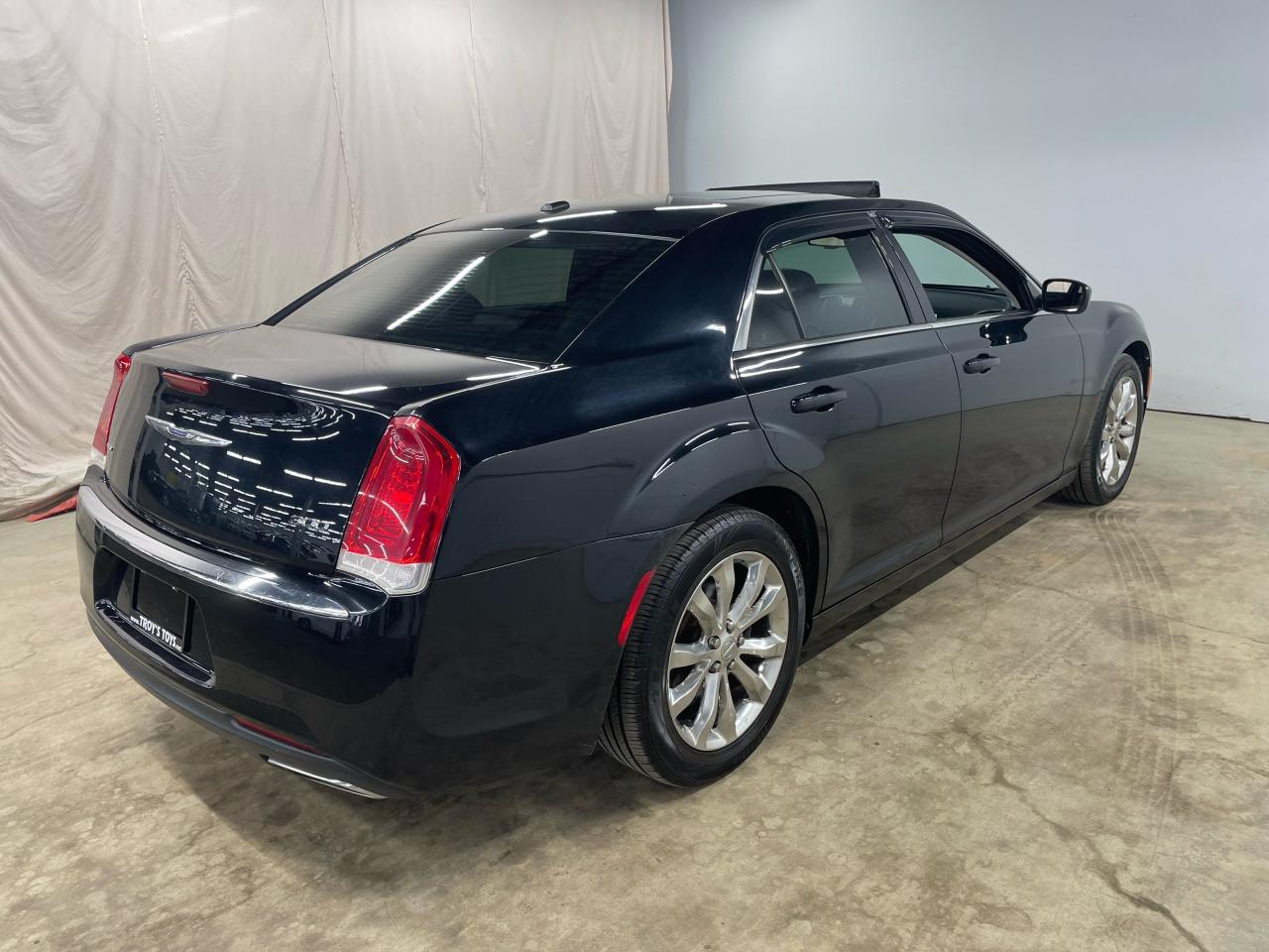 2015 Chrysler 300 Touring  Photo7