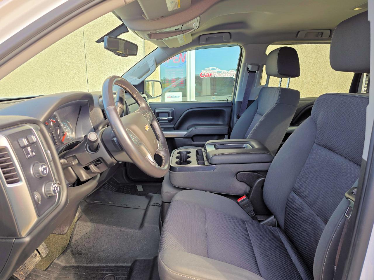 2017 Chevrolet Silverado 1500 LT Crew 122,445 KM 5.3 L V-8 - Photo #5