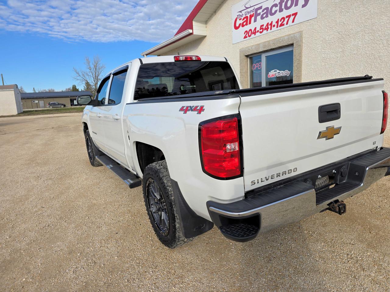 2017 Chevrolet Silverado 1500 LT Crew 122,445 KM 5.3 L V-8 - Photo #4