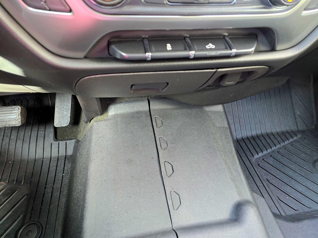 2017 Chevrolet Silverado 1500 LT Crew 122,445 KM 5.3 L V-8 - Photo #10