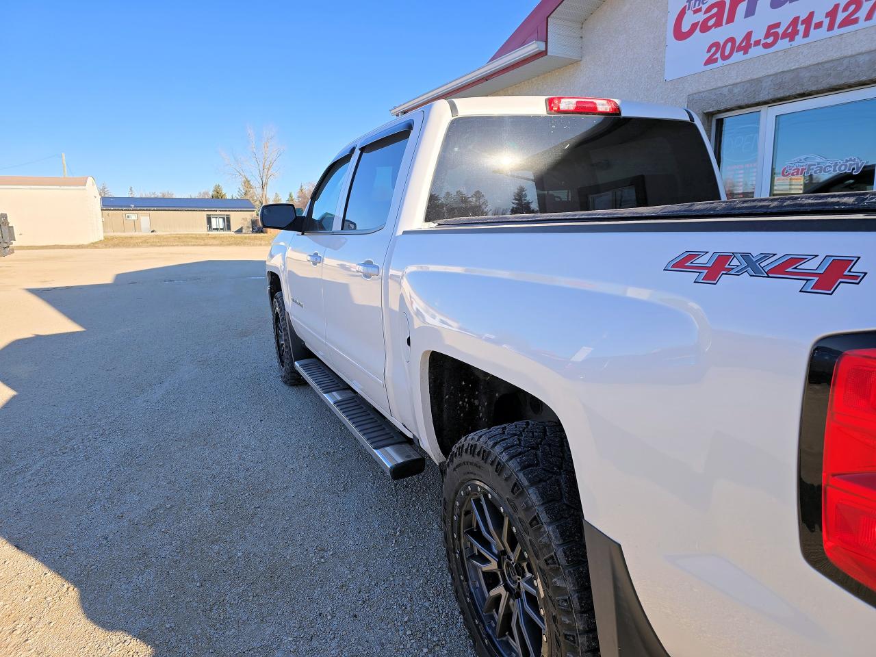 2017 Chevrolet Silverado 1500 LT Crew 122,445 KM 5.3 L V-8 - Photo #3