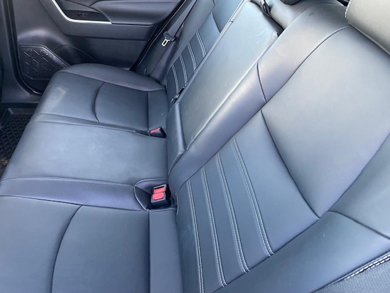 2020 Toyota RAV4  AWD XLE Premium Photo3