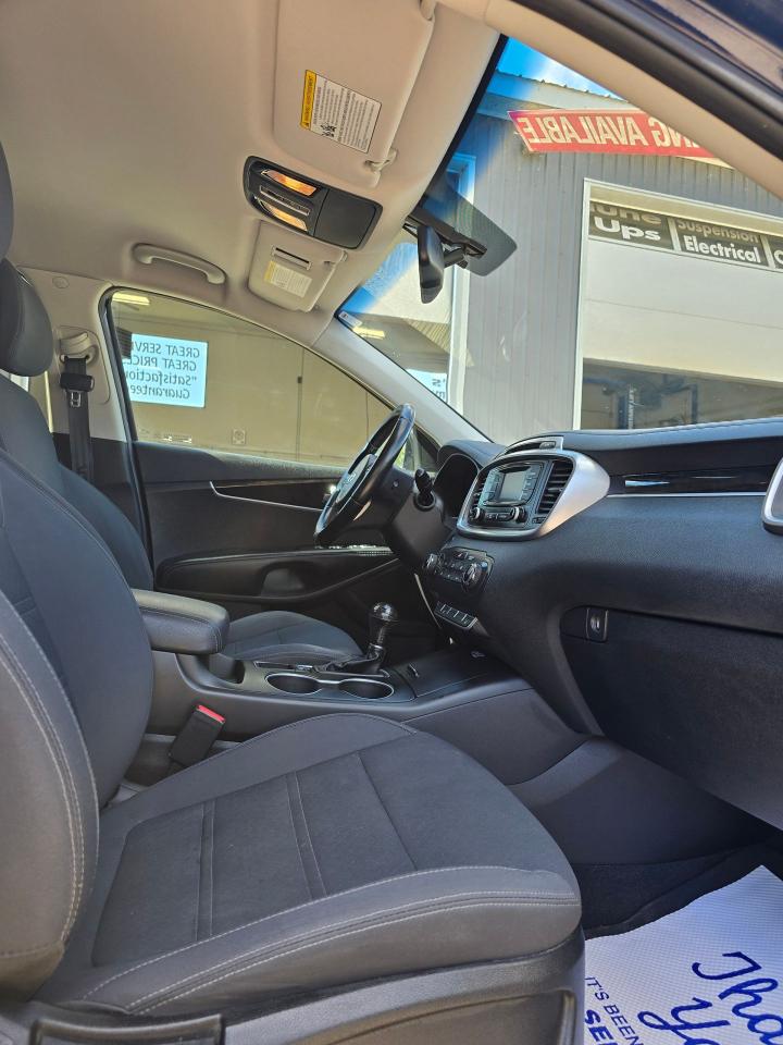 2016 Kia Sorento AWD 4dr 3.3L LX+ 7-Seater - Photo #4