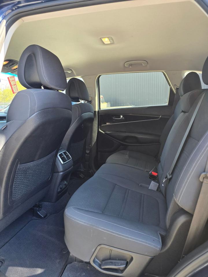 2016 Kia Sorento AWD 4dr 3.3L LX+ 7-Seater - Photo #8