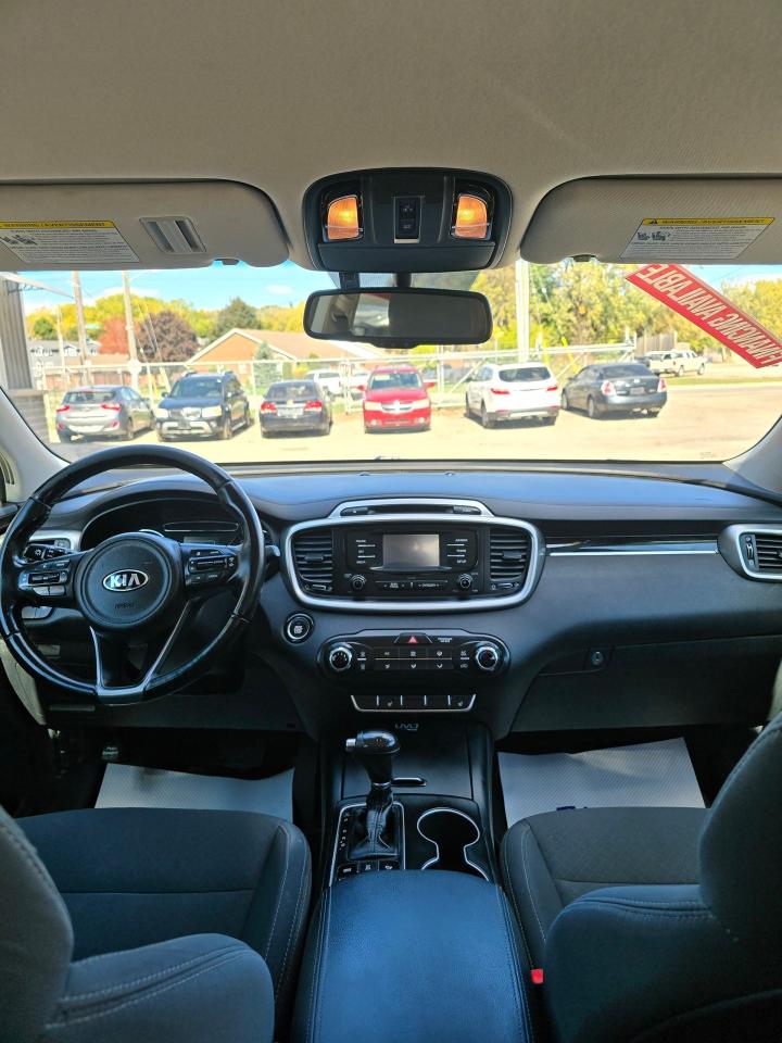 2016 Kia Sorento AWD 4dr 3.3L LX+ 7-Seater - Photo #9