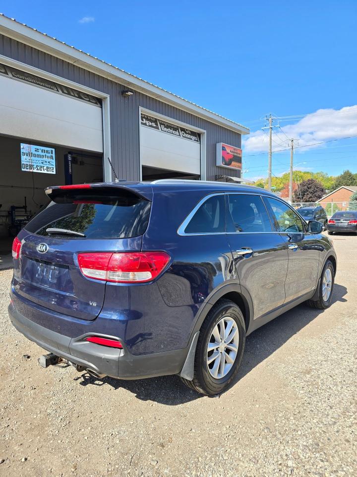 2016 Kia Sorento AWD 4dr 3.3L LX+ 7-Seater - Photo #10