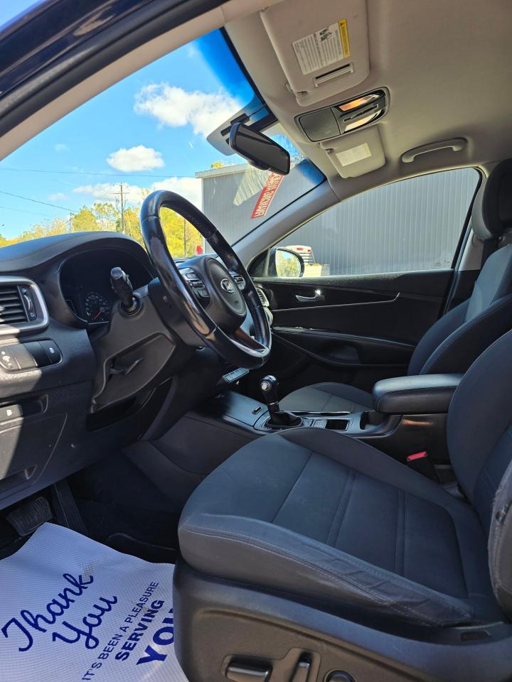 2016 Kia Sorento AWD 4dr 3.3L LX+ 7-Seater - Photo #14