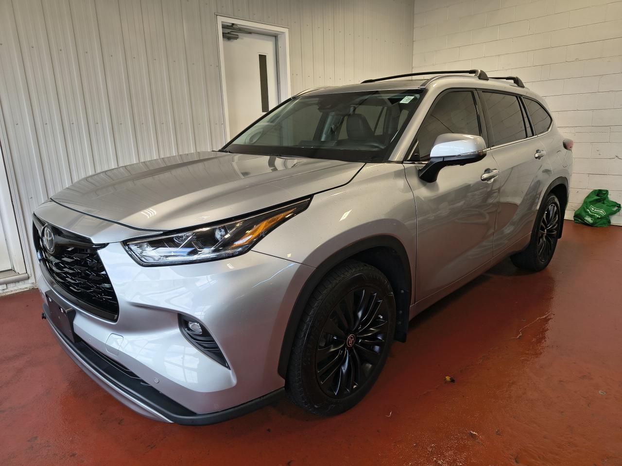 Used 2023 Toyota Highlander Plantinum AWD for sale in Pembroke, ON