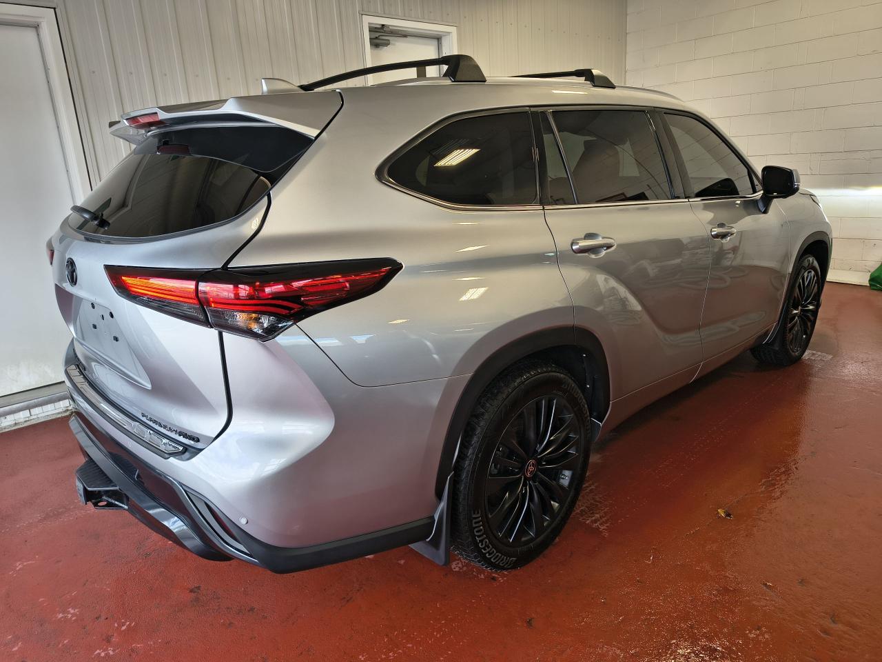 2023 Toyota Highlander Plantinum AWD Photo0