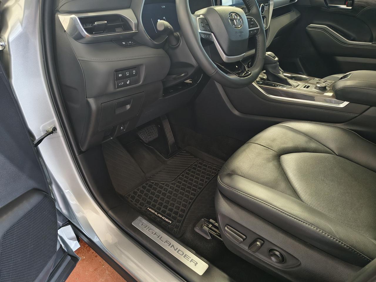 2023 Toyota Highlander Plantinum AWD Photo0