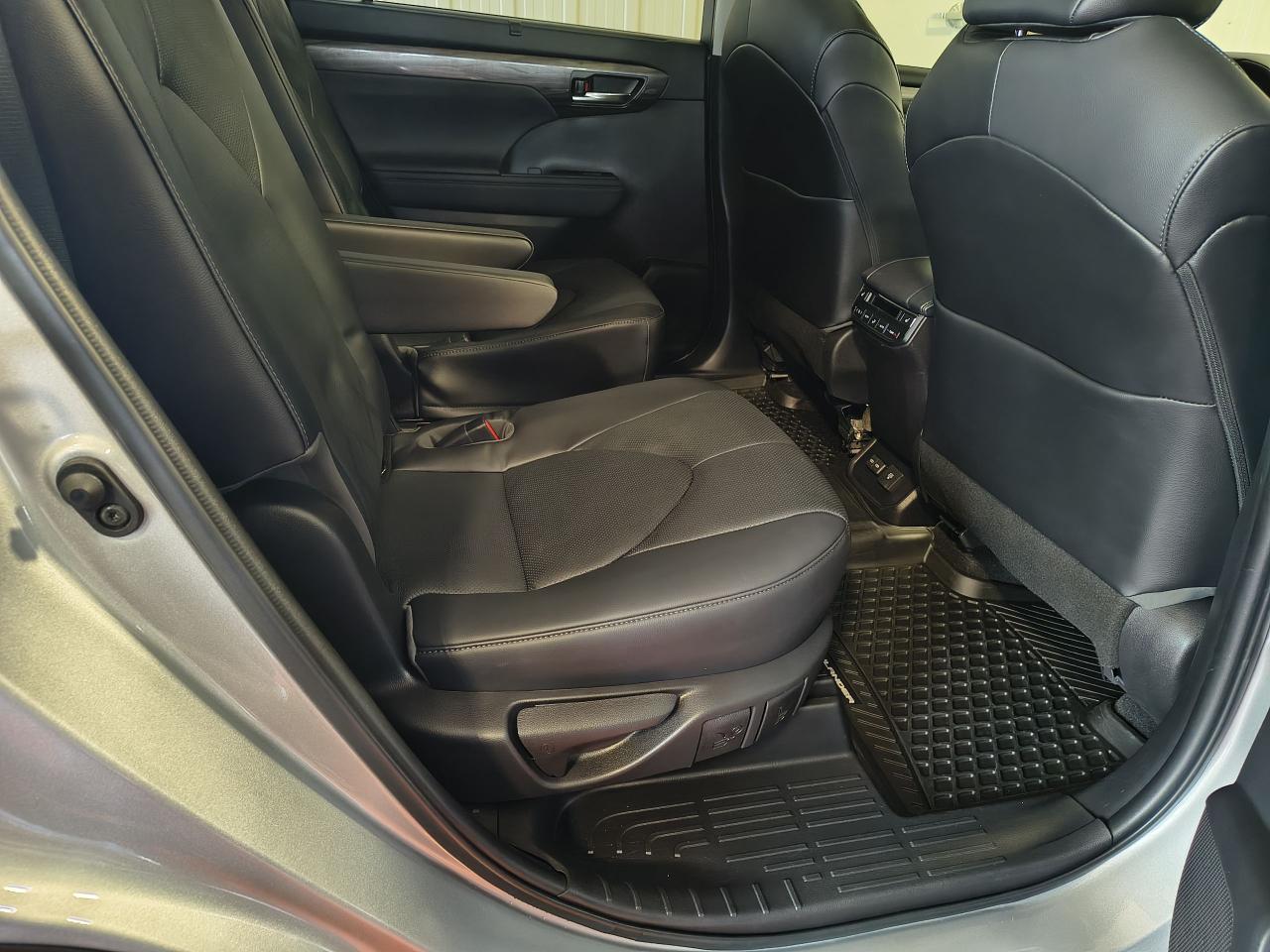 2023 Toyota Highlander Plantinum AWD Photo0